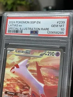 2024 POKEMON SSP EN-SURGING SPARKS SPECIAL ILLUSTRATION RARE LATIAS EX PSA 10 - Image 2