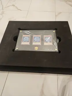 Yugioh TCG 25th Anniversary Kaiba Set Briefcase & Display, NO DECK of Cards - Image 4