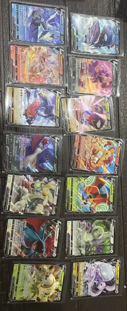 Pokemon V Lot 14 Cards - Image 1