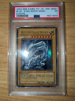 Blue-Eyes White Dragon EU SDK-E001 PSA 1 PR Starter Deck Kaiba Yugioh! - Image 1